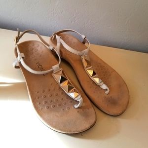 Vionic Thong shoes size 9